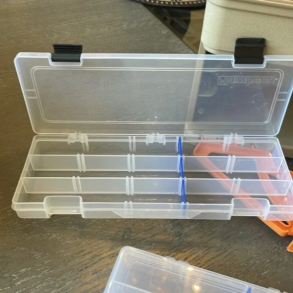 Large Multi Purpose Storage Box with separate sections - Picture 7 of 11